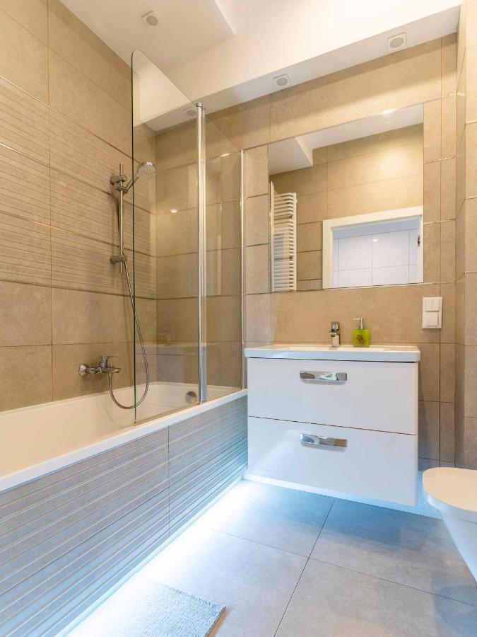 First -- Green Zoliborz Apartment 4 华沙 外观 照片